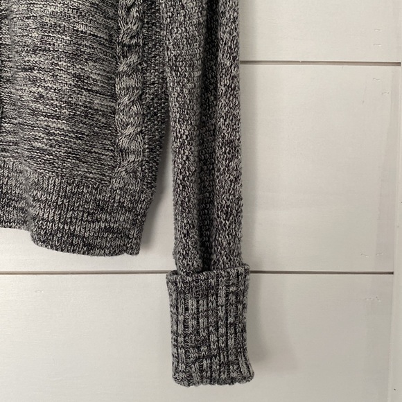 GAP sweater. NWT - Picture 4 of 6